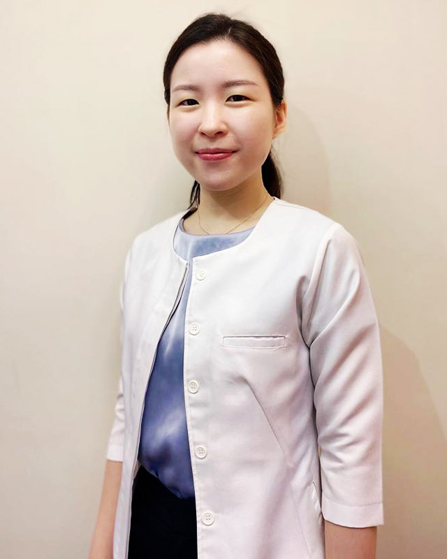 ジュイン医師/Dr. Ju Yinn